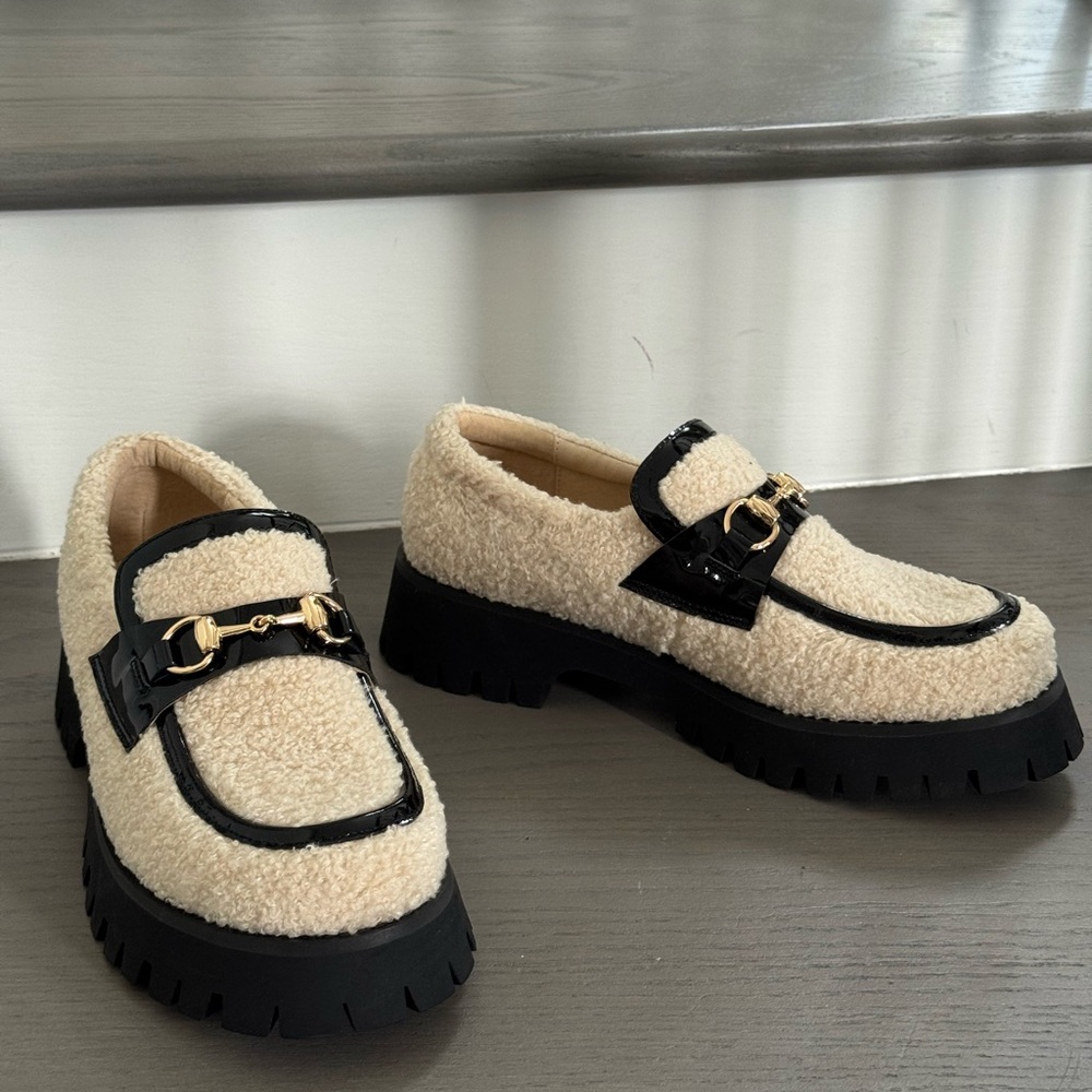 RAYE from Revolve Faux Fur Cream and Black Loafer with horse bit detail size 8